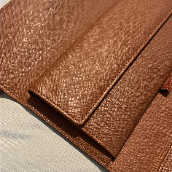 Authentic Louis Vuitton wallet - Picture 4 of 9